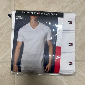 3 pack classic v neck tee Tommy Hilfiger.